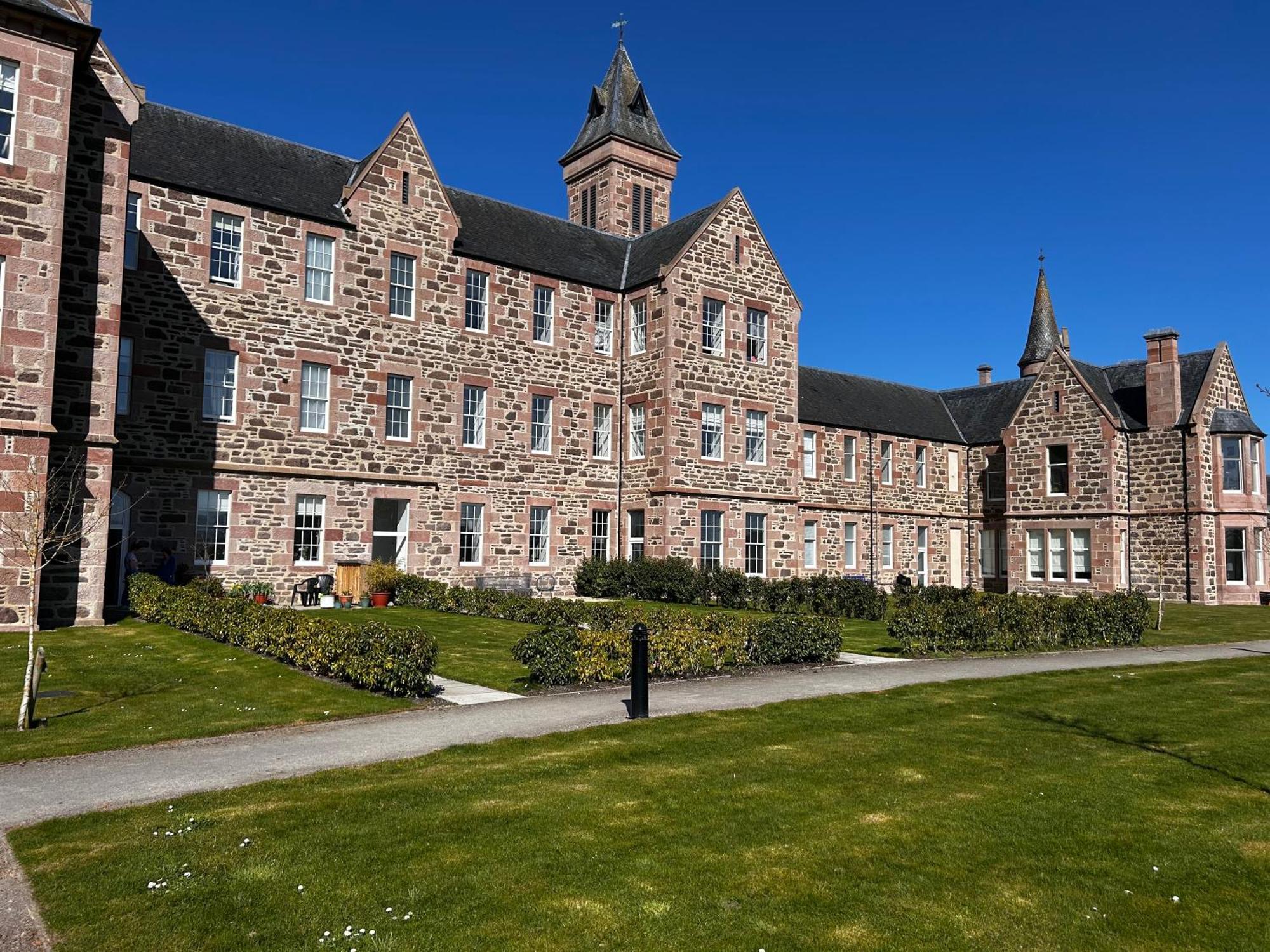 Inverness Great Glen Town House, 5 Minute Drive From Town Centre Exterior photo